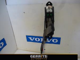 Gebruikte Veiligheidsgordel rechts-voor Volvo S80 (TR/TS) 2.4 SE 20V 170 Prijs € 38,50 Margeregeling aangeboden door Gerrits Automotive