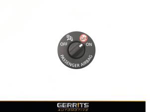 Gebruikte Airbag schakelaar Renault Zoé (AG) R90 Prijs € 21,98 Margeregeling aangeboden door Gerrits Automotive