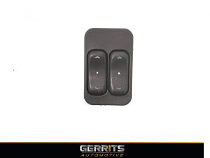 Gebruikte Ruit schakelaar elektrisch Opel Meriva 1.7 CDTI 16V Prijs € 21,98 Margeregeling aangeboden door Gerrits Automotive BV