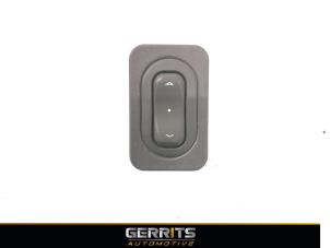 Gebruikte Raam schakelaar elektrisch Opel Meriva 1.7 CDTI 16V Prijs € 21,98 Margeregeling aangeboden door Gerrits Automotive BV