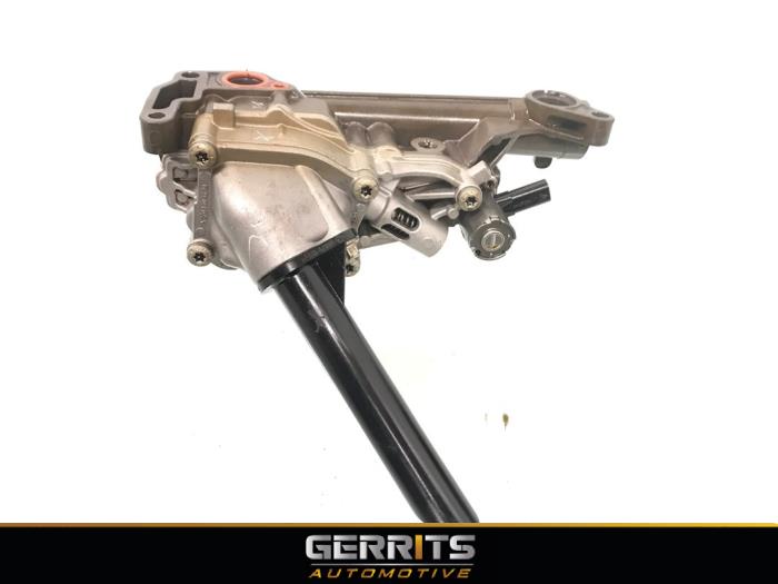 Oliepomp van een Mercedes-Benz B (W246) 1.6 B-180 BlueEFFICIENCY Turbo 16V 2017