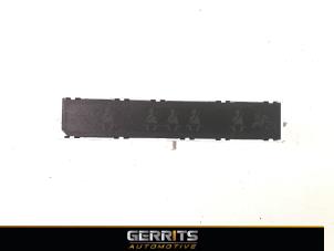 Gebruikte Display Interieur Peugeot 207/207+ (WA/WC/WM) 1.4 16V VTi Prijs € 21,98 Margeregeling aangeboden door Gerrits Automotive BV