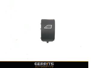 Gebruikte Ruit schakelaar elektrisch Ford Focus 3 Wagon 1.6 TDCi ECOnetic Prijs € 21,98 Margeregeling aangeboden door Gerrits Automotive BV