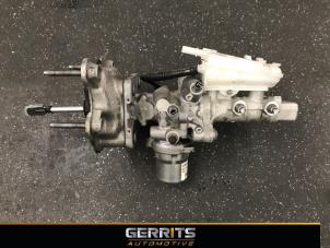 Gebruikte Hoofdremcilinder Renault Zoé (AG) 43kW Prijs € 149,99 Margeregeling aangeboden door Gerrits Automotive BV