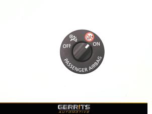 Gebruikte Airbag schakelaar Renault Zoé (AG) 43kW Prijs € 21,98 Margeregeling aangeboden door Gerrits Automotive