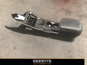 Gebruikte Armleuning Hyundai iX35 (LM) 1.6 GDI 16V Prijs € 203,48 Margeregeling aangeboden door Gerrits Automotive BV