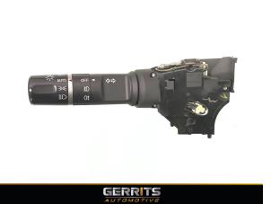 Gebruikte Pinker Schakelaar Mazda 6 SportBreak (GH19/GHA9) 2.2 CDVi 16V 130 Prijs € 37,40 Margeregeling aangeboden door Gerrits Automotive BV