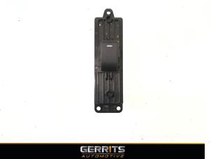 Gebruikte Elektrisch Raam Schakelaar Mazda 6 SportBreak (GH19/GHA9) 2.2 CDVi 16V 130 Prijs € 21,98 Margeregeling aangeboden door Gerrits Automotive BV
