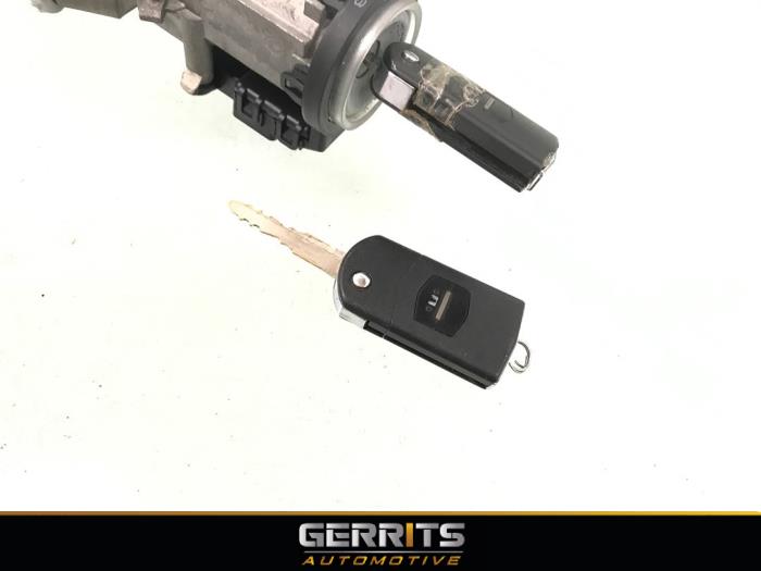 Kontaktslot+Sleutel van een Mazda 6 SportBreak (GH19/GHA9) 2.2 CDVi 16V 130 2013