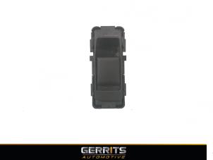 Gebruikte Elektrisch Raam Schakelaar Dodge Caliber 2.0 16V Prijs € 21,98 Margeregeling aangeboden door Gerrits Automotive