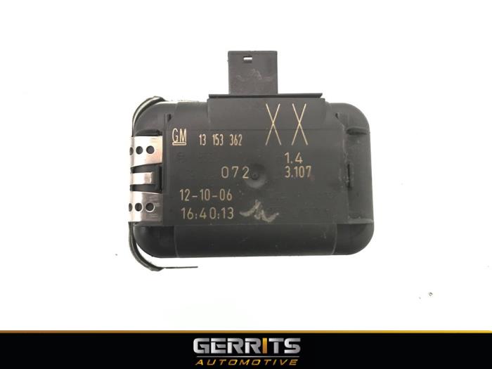 Gebruikte Sensor regen Opel Vectra C Caravan 2.2 DIG 16V Prijs € 21,98 Margeregeling aangeboden door Gerrits Automotive BV