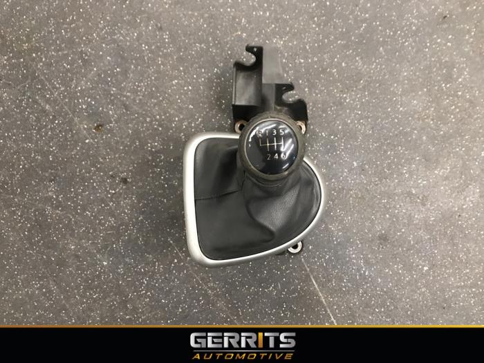Gebruikte Versnellingspook Nissan Qashqai (J10) 2.0 16V Prijs € 54,98 Margeregeling aangeboden door Gerrits Automotive BV