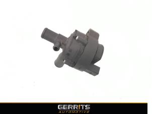 Gebruikte Extra waterpomp Mercedes C (W204) 3.0 C-280 V6 24V Prijs € 19,99 Margeregeling aangeboden door Gerrits Automotive BV