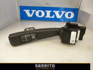 Gebruikte Knipperlicht Schakelaar Volvo V40 (MV) 2.0 D2 16V Prijs € 21,98 Margeregeling aangeboden door Gerrits Automotive