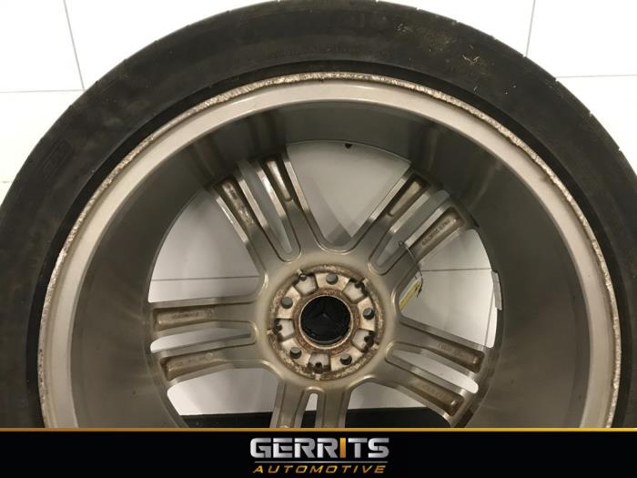 Velg + Band van een Mercedes-Benz GLK (204.7/9) 3.0 350 CDI 24V BlueEfficiency 4-Matic 2013
