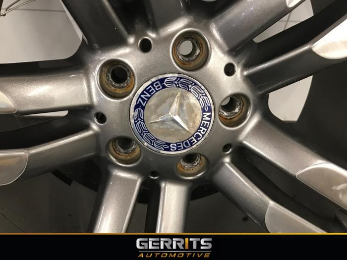 Velg + Band van een Mercedes-Benz GLK (204.7/9) 3.0 350 CDI 24V BlueEfficiency 4-Matic 2013