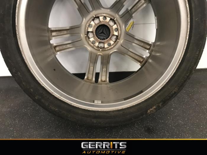 Velg + Band van een Mercedes-Benz GLK (204.7/9) 3.0 350 CDI 24V BlueEfficiency 4-Matic 2013