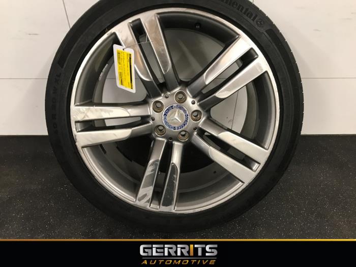 Velg + Band van een Mercedes-Benz GLK (204.7/9) 3.0 350 CDI 24V BlueEfficiency 4-Matic 2013