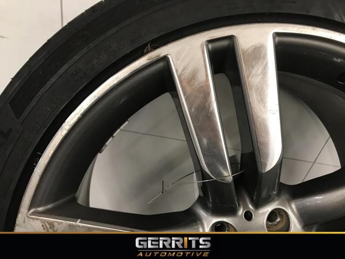 Velg + Band van een Mercedes-Benz GLK (204.7/9) 3.0 350 CDI 24V BlueEfficiency 4-Matic 2013