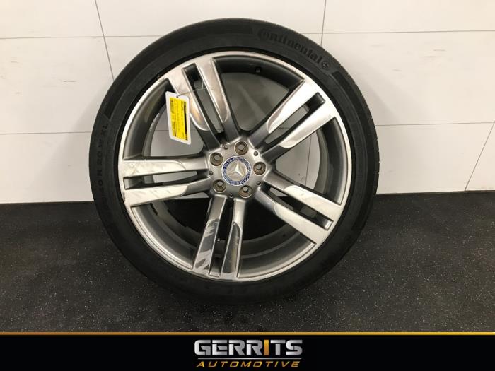 Velg + Band van een Mercedes-Benz GLK (204.7/9) 3.0 350 CDI 24V BlueEfficiency 4-Matic 2013