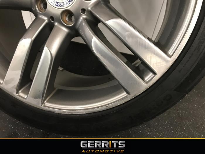 Velg + Band van een Mercedes-Benz GLK (204.7/9) 3.0 350 CDI 24V BlueEfficiency 4-Matic 2013