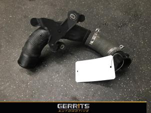 Gebruikte Intercooler Buis Renault Megane IV Estate (RFBK) 1.2 Energy TCE 130 Prijs € 54,98 Margeregeling aangeboden door Gerrits Automotive BV