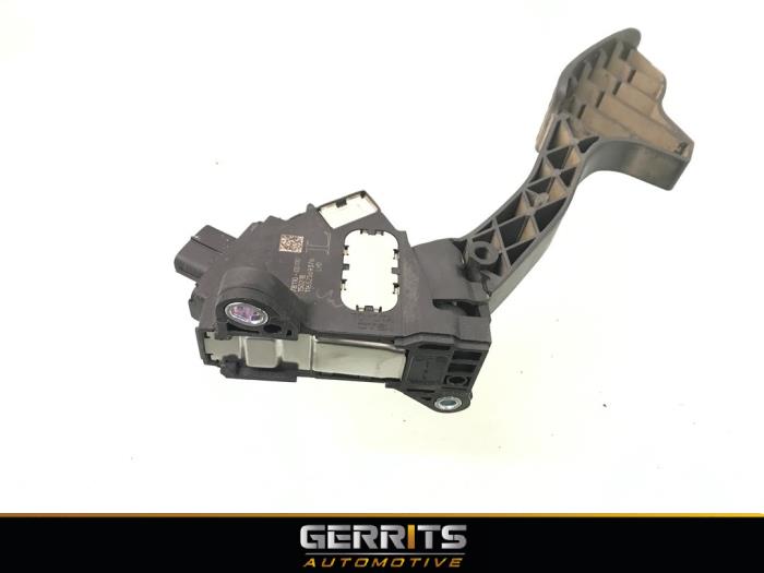 Gaspedaal van een Toyota Yaris III (P13) 1.5 16V Hybrid 2015