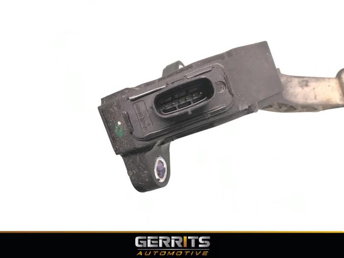 Gaspedaal van een Toyota Yaris III (P13) 1.5 16V Hybrid 2015