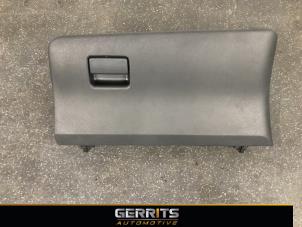 Gebruikte Dashboardkastje Toyota Yaris III (P13) 1.5 16V Hybrid Prijs € 43,98 Margeregeling aangeboden door Gerrits Automotive BV