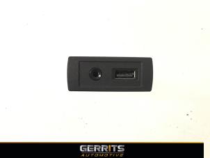 Gebruikte AUX/USB aansluiting Mercedes Sprinter 3,5t (906.63) 314 CDI 16V Prijs € 26,60 Inclusief btw aangeboden door Gerrits Automotive