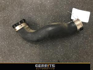 Gebruikte Intercooler Slang Mercedes B (W246) 1.6 B-180 BlueEFFICIENCY Turbo 16V Prijs € 27,48 Margeregeling aangeboden door Gerrits Automotive BV