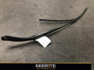 Gebruikte Ruitenwisserarm voor Mercedes B (W246) 1.6 B-180 BlueEFFICIENCY Turbo 16V Prijs € 21,98 Margeregeling aangeboden door Gerrits Automotive BV