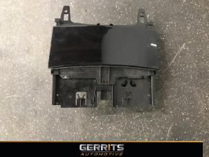 Gebruikte Asbak voor Mercedes C Estate (S204) 2.2 C-200 CDI 16V BlueEFFICIENCY Prijs € 24,99 Margeregeling aangeboden door Gerrits Automotive BV