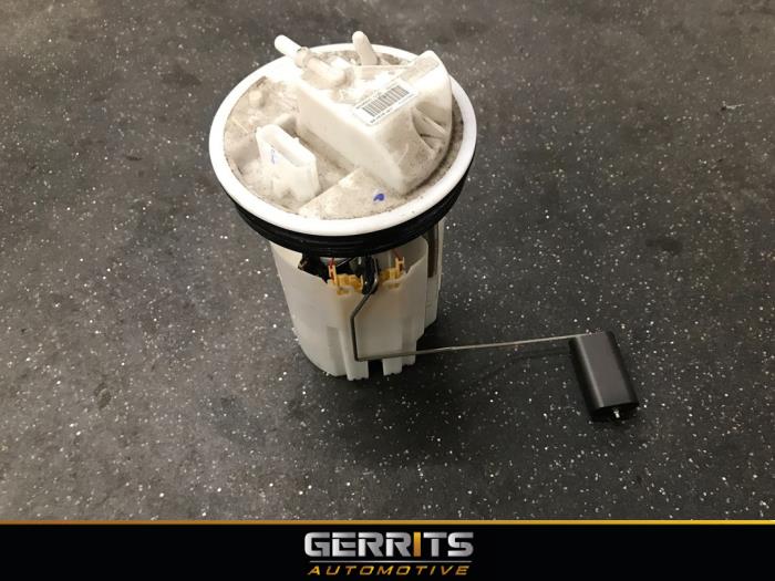Gebruikte Tank element Pomp Ford Fiesta 7 1.0 EcoBoost 12V Prijs € 82,48 Margeregeling aangeboden door Gerrits Automotive BV