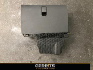 Gebruikte Dashboardkastje Skoda Fabia III Combi (NJ5) 1.2 TSI 16V Greentech Prijs € 39,99 Margeregeling aangeboden door Gerrits Automotive BV
