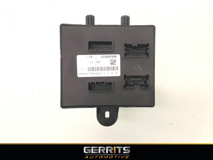 Gebruikte Module Bodycontrol Renault Clio IV Estate/Grandtour (7R) 1.5 Energy dCi 90 FAP Prijs € 43,98 Margeregeling aangeboden door Gerrits Automotive BV