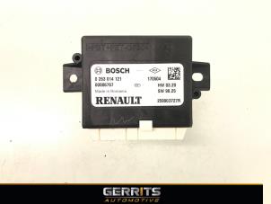 Gebruikte PDC Module Renault Captur (2R) 0.9 Energy TCE 12V Prijs € 54,98 Margeregeling aangeboden door Gerrits Automotive