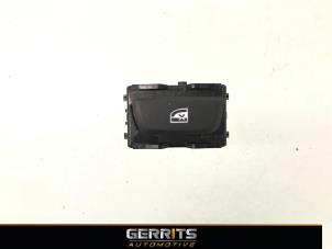 Gebruikte Schakelaar Renault Captur (2R) 0.9 Energy TCE 12V Prijs € 19,99 Margeregeling aangeboden door Gerrits Automotive BV