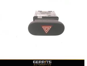 Gebruikte Schakelaar Paniekverlichting Kia Carens IV (RP) 1.6 GDI 16V Prijs € 21,98 Margeregeling aangeboden door Gerrits Automotive