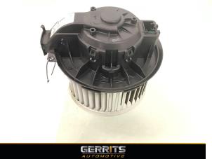 Gebruikte Kachel Ventilatiemotor Volkswagen Up! (121) 1.0 12V 60 Prijs € 21,98 Margeregeling aangeboden door Gerrits Automotive BV