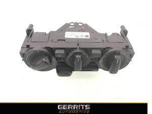 Gebruikte Kachel Bedieningspaneel Volkswagen Up! (121) 1.0 12V 60 Prijs € 38,48 Margeregeling aangeboden door Gerrits Automotive BV