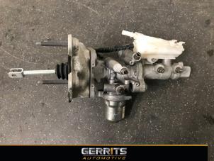 Gebruikte Hoofdremcilinder Renault Zoé (AG) 46kW Prijs € 149,99 Margeregeling aangeboden door Gerrits Automotive BV