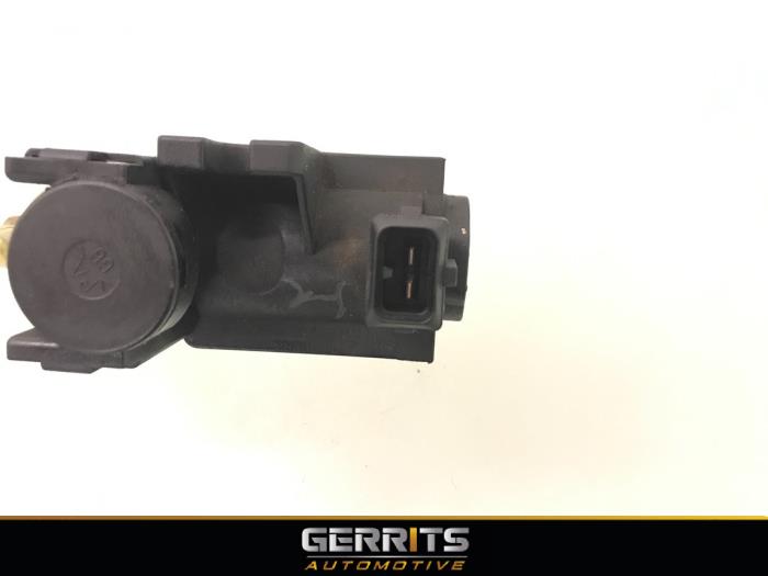 Overdrukklep Turbo van een Opel Astra J Sports Tourer (PD8/PE8/PF8) 1.7 CDTi 16V 2011