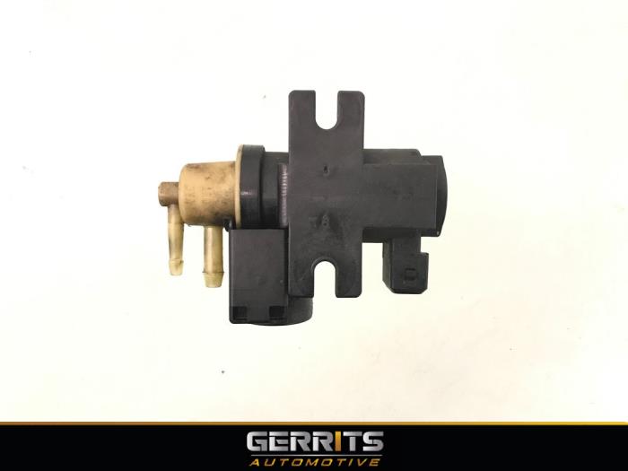 Overdrukklep Turbo van een Opel Astra J Sports Tourer (PD8/PE8/PF8) 1.7 CDTi 16V 2011