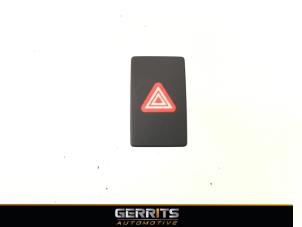 Gebruikte Paniekverlichtings Schakelaar Volkswagen Golf VI (5K1) 1.6 TDI 16V Prijs € 21,98 Margeregeling aangeboden door Gerrits Automotive BV