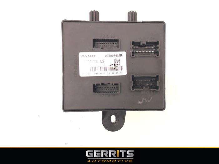 Gebruikte Start/Stop computer Renault Captur I (2R) 0.9 Energy TCE 12V Prijs € 74,99 Margeregeling aangeboden door Gerrits Automotive BV