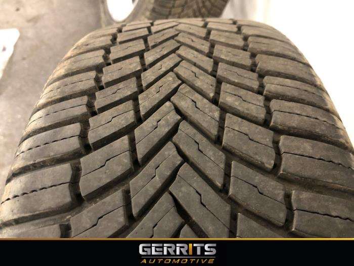 Velgen set + banden van een Kia Ceed Sportswagon (CDF) 1.0i T-GDi 12V 2021