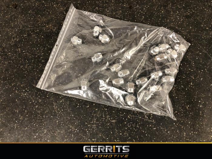 Velgen set + banden van een Kia Ceed Sportswagon (CDF) 1.0i T-GDi 12V 2021