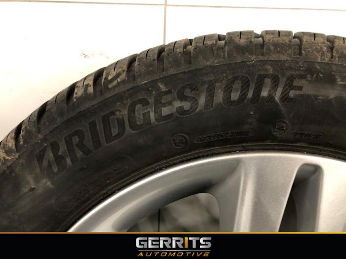 Velgen set + banden van een Kia Ceed Sportswagon (CDF) 1.0i T-GDi 12V 2021