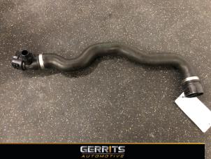 Gebruikte Koelwaterslang BMW 3 serie (F30) 320d 2.0 16V EfficientDynamicsEdition Prijs € 38,48 Margeregeling aangeboden door Gerrits Automotive BV
